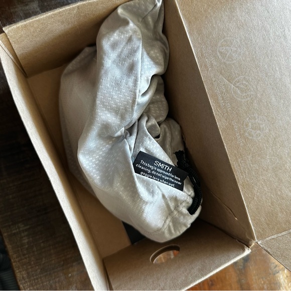 SMITH snow/skiing goggles with anti-fog lens, &
UVA/UVB sun protection - Picture 5 of 12